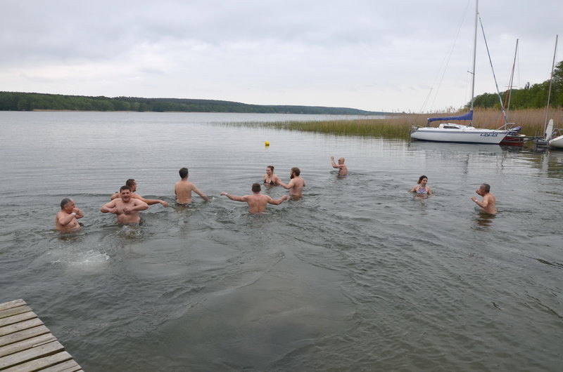 Dwa kontenery śmieci zebrano w Boszkowie (zdjęcia)