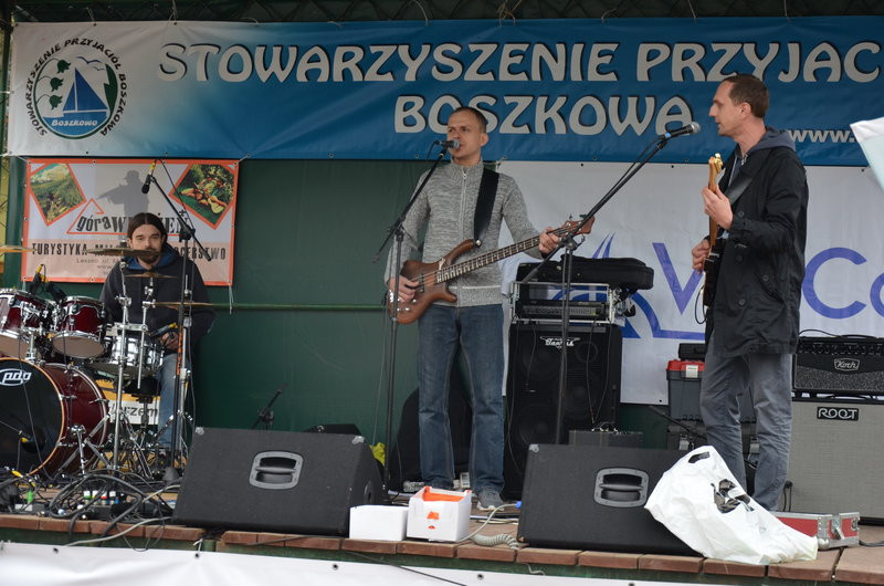 Dwa kontenery śmieci zebrano w Boszkowie (zdjęcia)