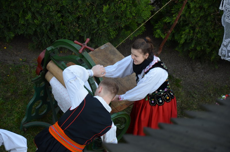 Eksponaty w użyciu przed święciechowskim wiatrakiem (zdjęcia)