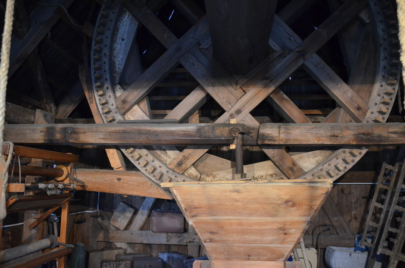 Eksponaty w użyciu przed święciechowskim wiatrakiem (zdjęcia)