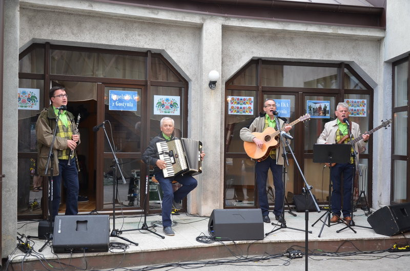 Eksponaty w użyciu przed święciechowskim wiatrakiem (zdjęcia)