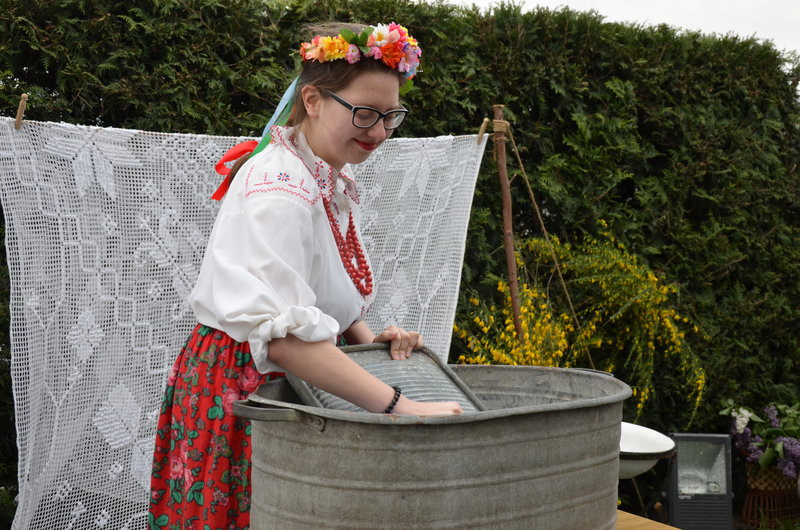 Eksponaty w użyciu przed święciechowskim wiatrakiem (zdjęcia)