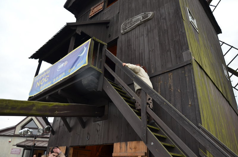 Eksponaty w użyciu przed święciechowskim wiatrakiem (zdjęcia)