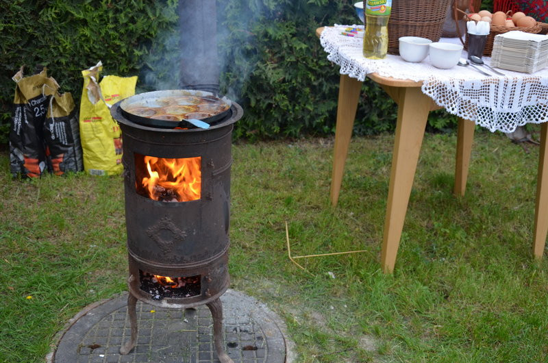 Eksponaty w użyciu przed święciechowskim wiatrakiem (zdjęcia)