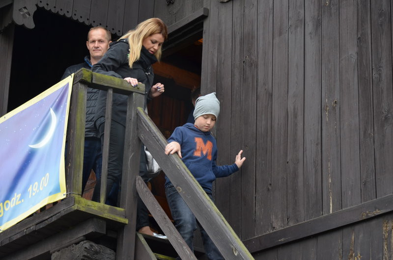 Eksponaty w użyciu przed święciechowskim wiatrakiem (zdjęcia)