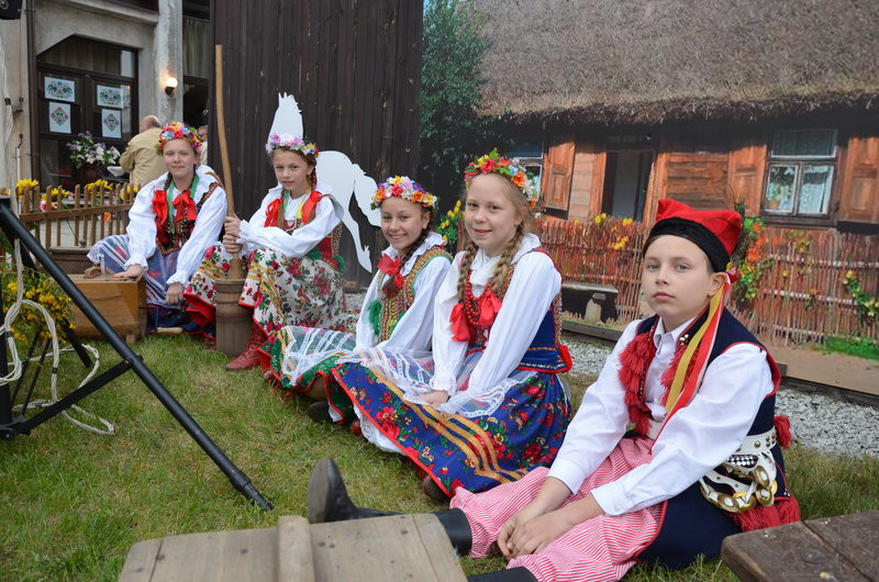 Eksponaty w użyciu przed święciechowskim wiatrakiem (zdjęcia)