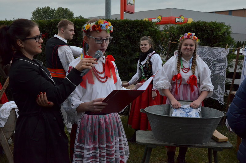 Eksponaty w użyciu przed święciechowskim wiatrakiem (zdjęcia)