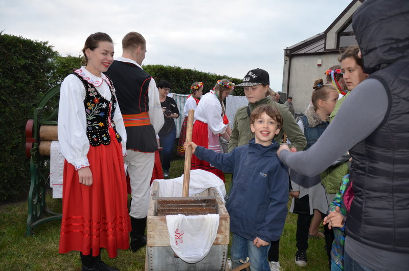 Eksponaty w użyciu przed święciechowskim wiatrakiem (zdjęcia)