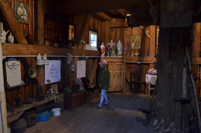 Eksponaty w użyciu przed święciechowskim wiatrakiem (zdjęcia)