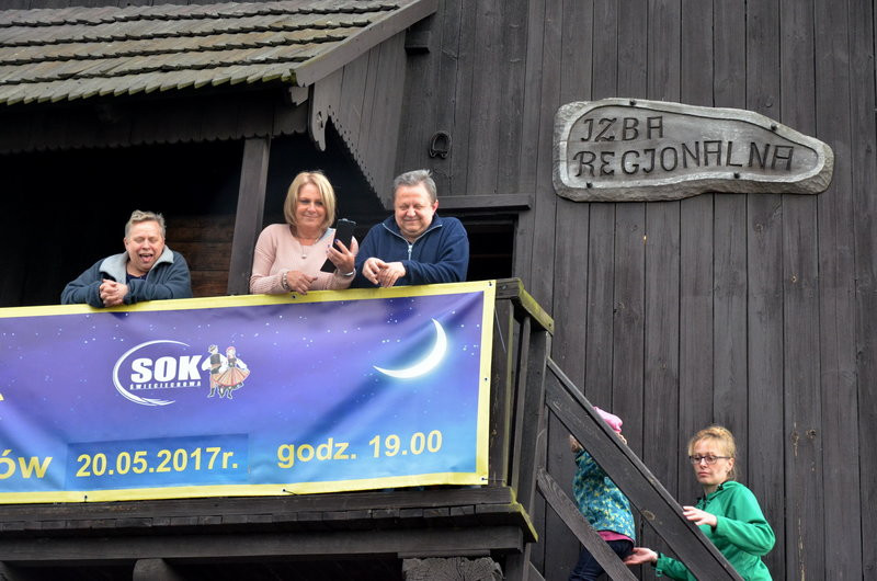 Eksponaty w użyciu przed święciechowskim wiatrakiem (zdjęcia)