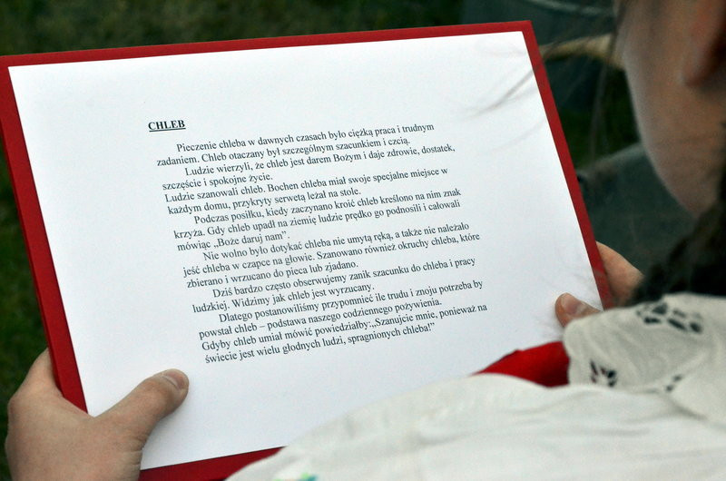 Eksponaty w użyciu przed święciechowskim wiatrakiem (zdjęcia)