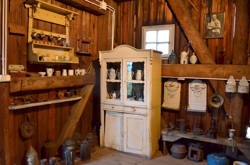 Eksponaty w użyciu przed święciechowskim wiatrakiem (zdjęcia)