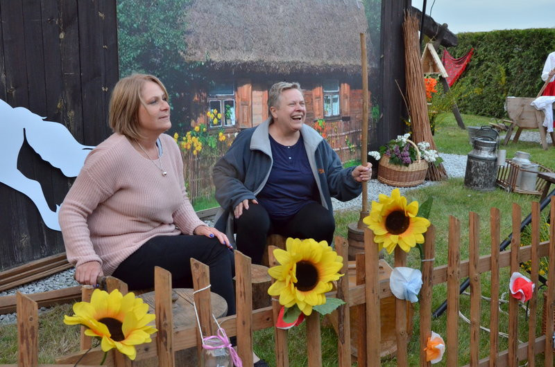 Eksponaty w użyciu przed święciechowskim wiatrakiem (zdjęcia)