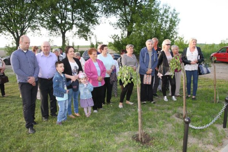 Mieszkańcy odnowili krzyż (zdjęcia)