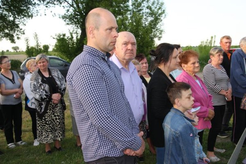 Mieszkańcy odnowili krzyż (zdjęcia)