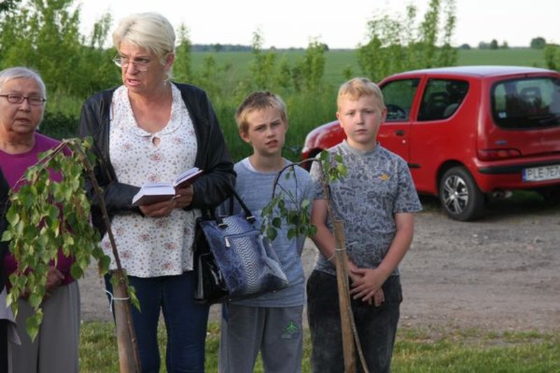 Mieszkańcy odnowili krzyż (zdjęcia)