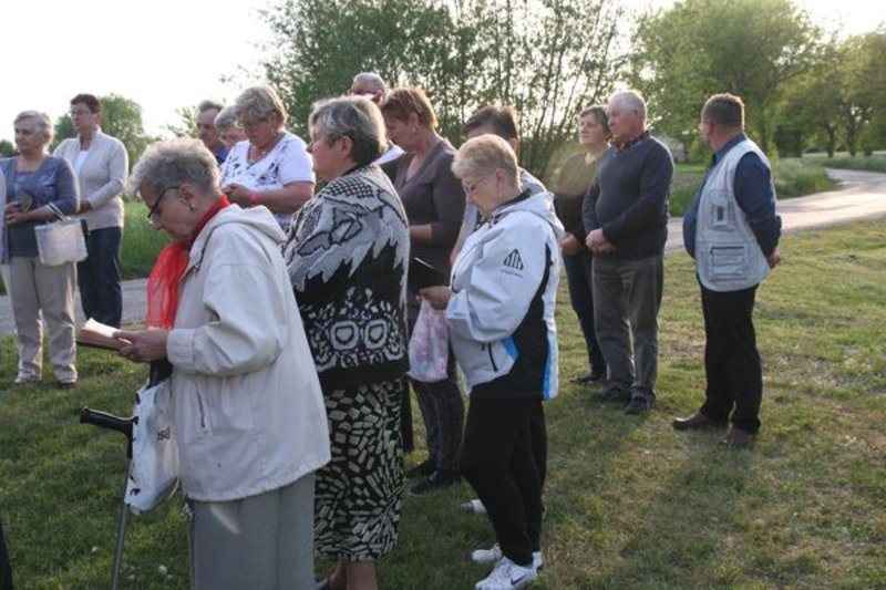Mieszkańcy odnowili krzyż (zdjęcia)