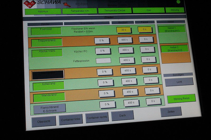 Niecodzienne ćwiczenia strażackie (zdjęcia)