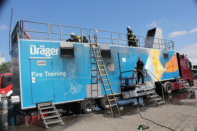 Niecodzienne ćwiczenia strażackie (zdjęcia)