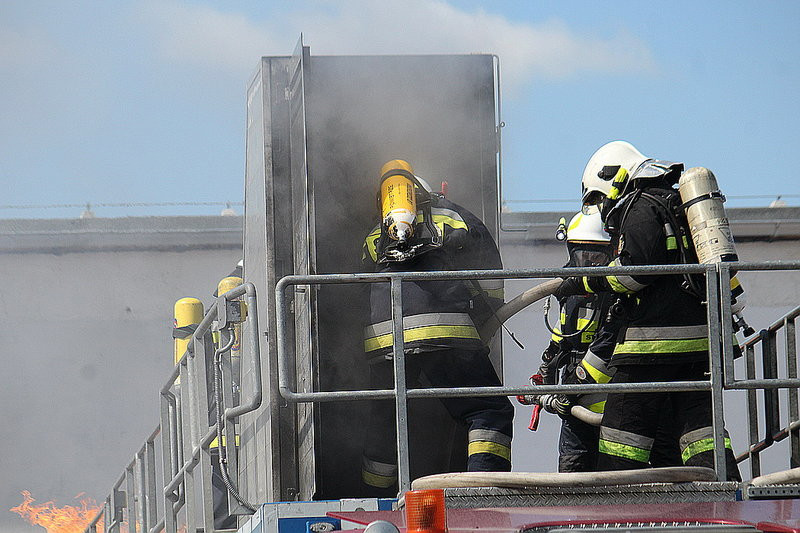 Niecodzienne ćwiczenia strażackie (zdjęcia)