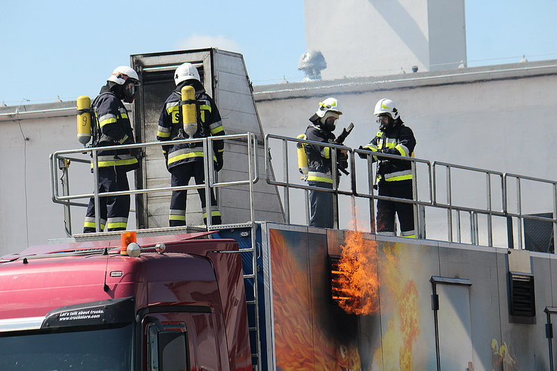 Niecodzienne ćwiczenia strażackie (zdjęcia)