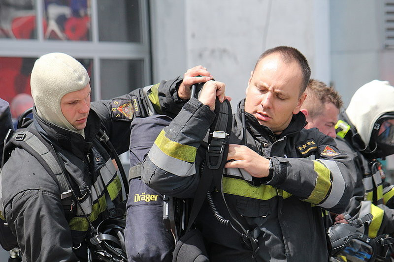 Niecodzienne ćwiczenia strażackie (zdjęcia)