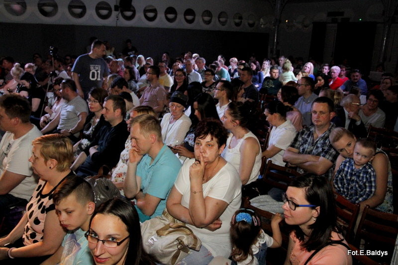 Przedszkolaki z PM 5 wystąpiły dla rodziców w MOK-u (zdjęcia)