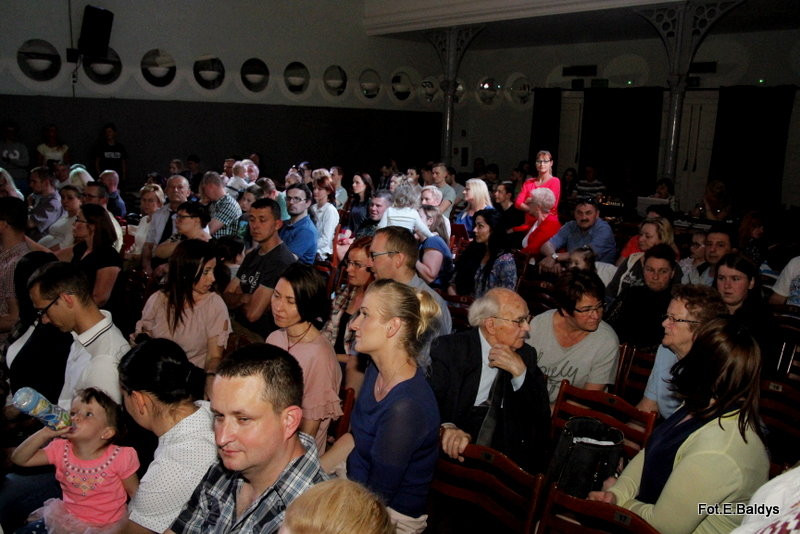 Przedszkolaki z PM 5 wystąpiły dla rodziców w MOK-u (zdjęcia)