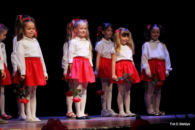 Przedszkolaki z PM 5 wystąpiły dla rodziców w MOK-u (zdjęcia)