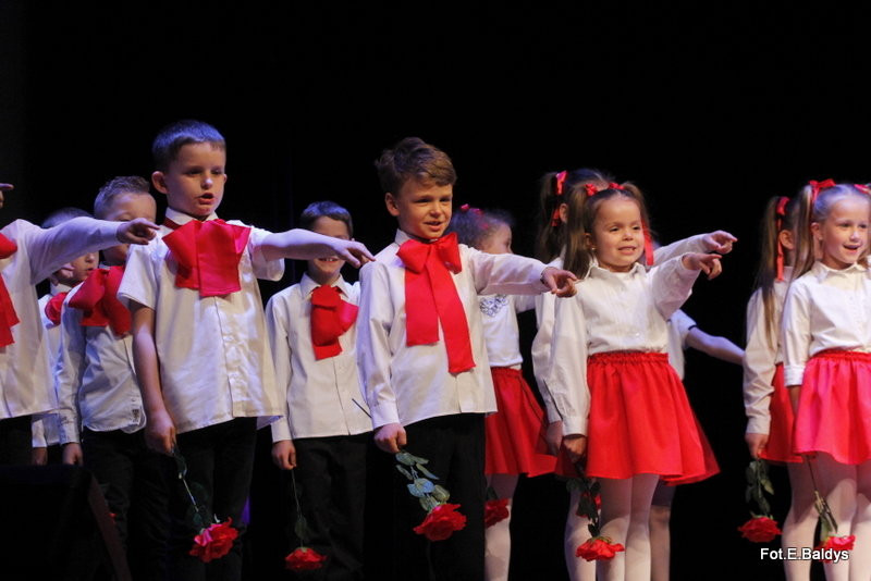 Przedszkolaki z PM 5 wystąpiły dla rodziców w MOK-u (zdjęcia)