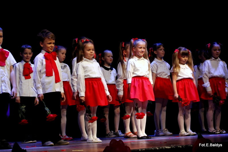 Przedszkolaki z PM 5 wystąpiły dla rodziców w MOK-u (zdjęcia)