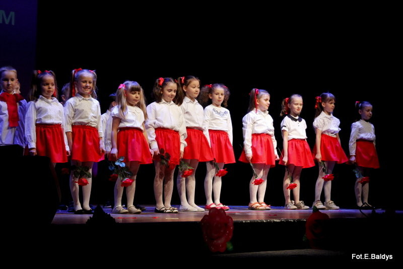 Przedszkolaki z PM 5 wystąpiły dla rodziców w MOK-u (zdjęcia)