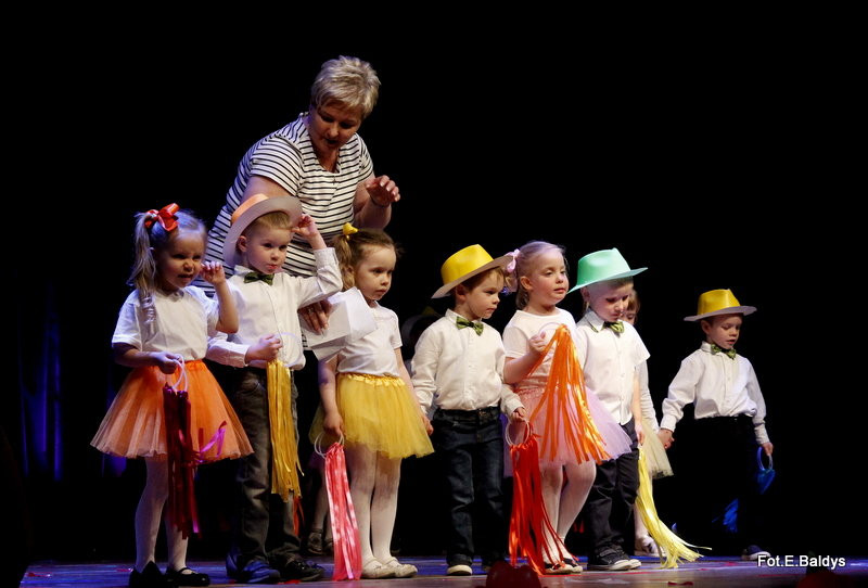 Przedszkolaki z PM 5 wystąpiły dla rodziców w MOK-u (zdjęcia)