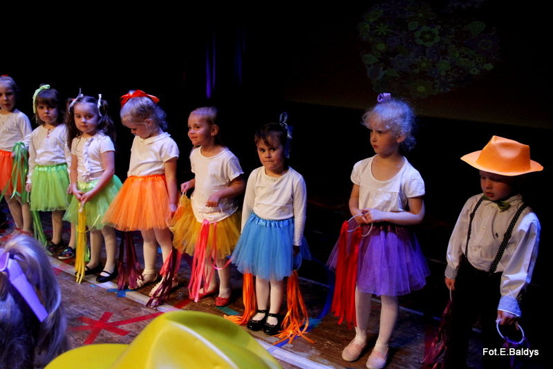 Przedszkolaki z PM 5 wystąpiły dla rodziców w MOK-u (zdjęcia)