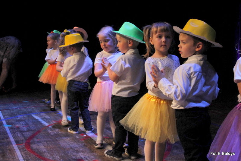 Przedszkolaki z PM 5 wystąpiły dla rodziców w MOK-u (zdjęcia)