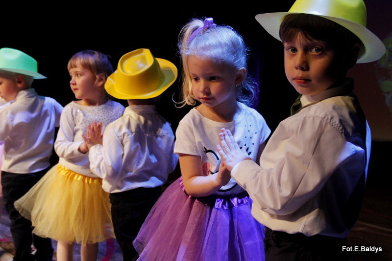 Przedszkolaki z PM 5 wystąpiły dla rodziców w MOK-u (zdjęcia)