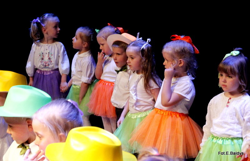 Przedszkolaki z PM 5 wystąpiły dla rodziców w MOK-u (zdjęcia)