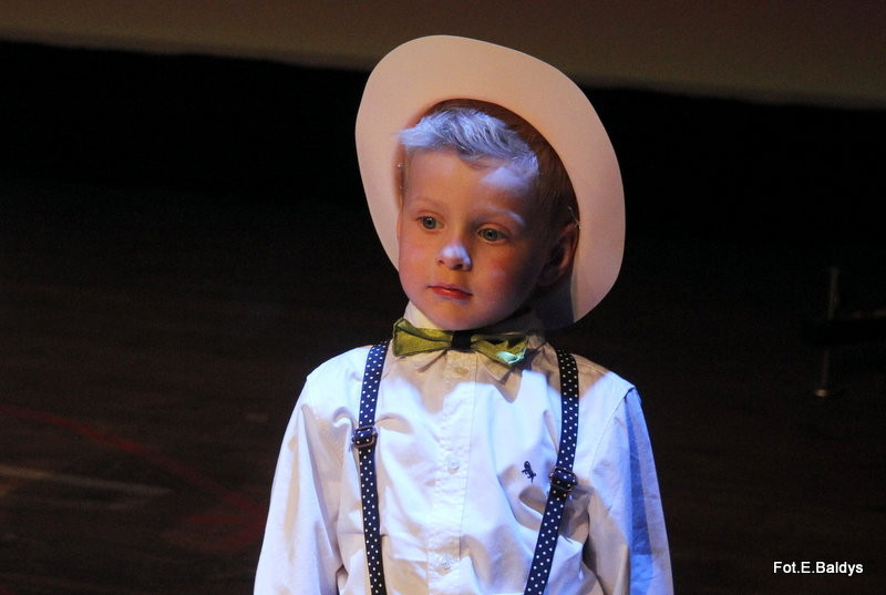 Przedszkolaki z PM 5 wystąpiły dla rodziców w MOK-u (zdjęcia)