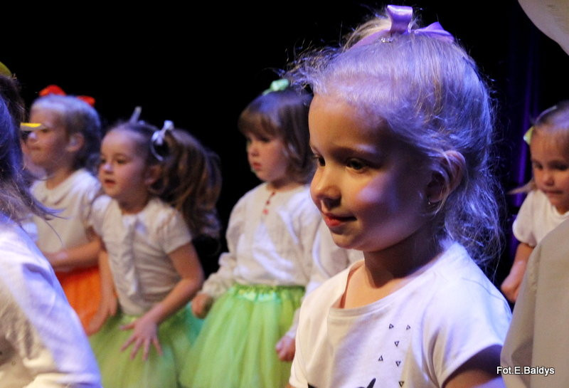 Przedszkolaki z PM 5 wystąpiły dla rodziców w MOK-u (zdjęcia)
