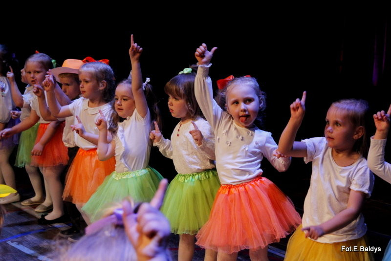 Przedszkolaki z PM 5 wystąpiły dla rodziców w MOK-u (zdjęcia)