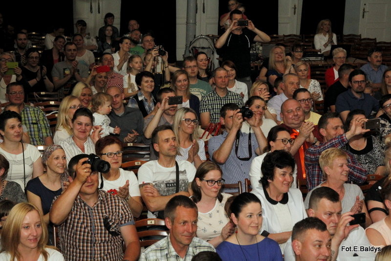 Przedszkolaki z PM 5 wystąpiły dla rodziców w MOK-u (zdjęcia)