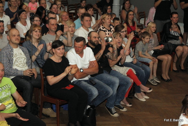 Przedszkolaki z PM 5 wystąpiły dla rodziców w MOK-u (zdjęcia)