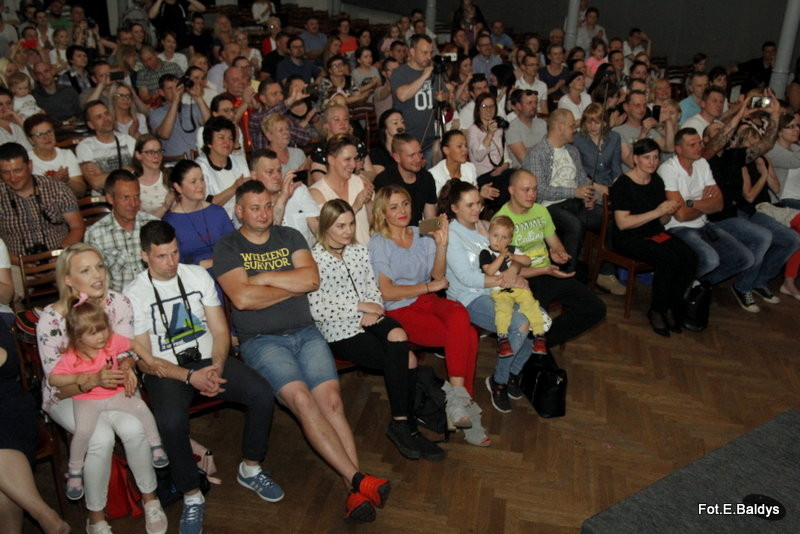 Przedszkolaki z PM 5 wystąpiły dla rodziców w MOK-u (zdjęcia)