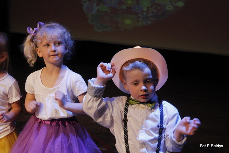 Przedszkolaki z PM 5 wystąpiły dla rodziców w MOK-u (zdjęcia)