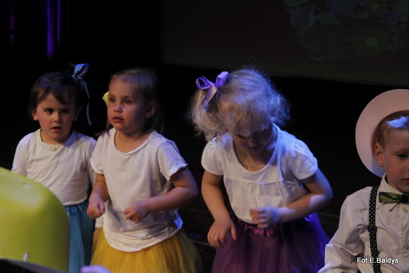 Przedszkolaki z PM 5 wystąpiły dla rodziców w MOK-u (zdjęcia)