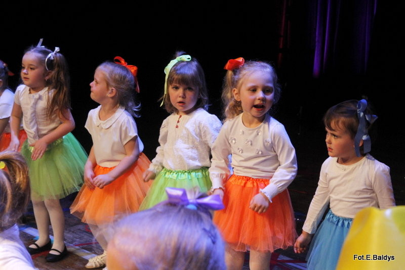 Przedszkolaki z PM 5 wystąpiły dla rodziców w MOK-u (zdjęcia)
