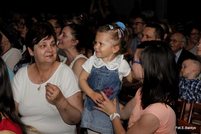 Przedszkolaki z PM 5 wystąpiły dla rodziców w MOK-u (zdjęcia)