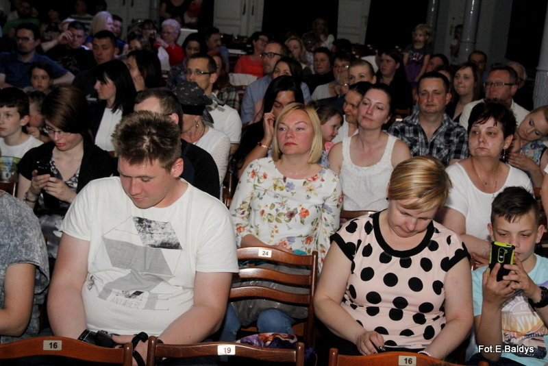 Przedszkolaki z PM 5 wystąpiły dla rodziców w MOK-u (zdjęcia)