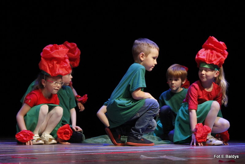 Przedszkolaki z PM 5 wystąpiły dla rodziców w MOK-u (zdjęcia)