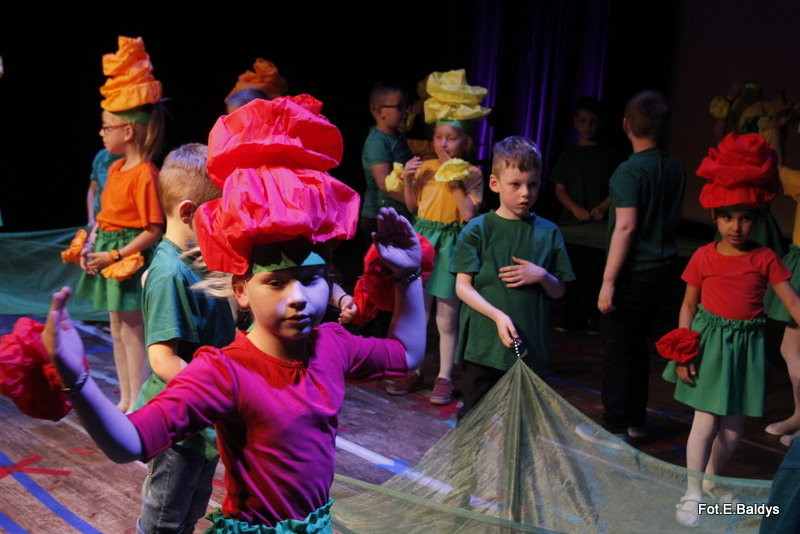 Przedszkolaki z PM 5 wystąpiły dla rodziców w MOK-u (zdjęcia)